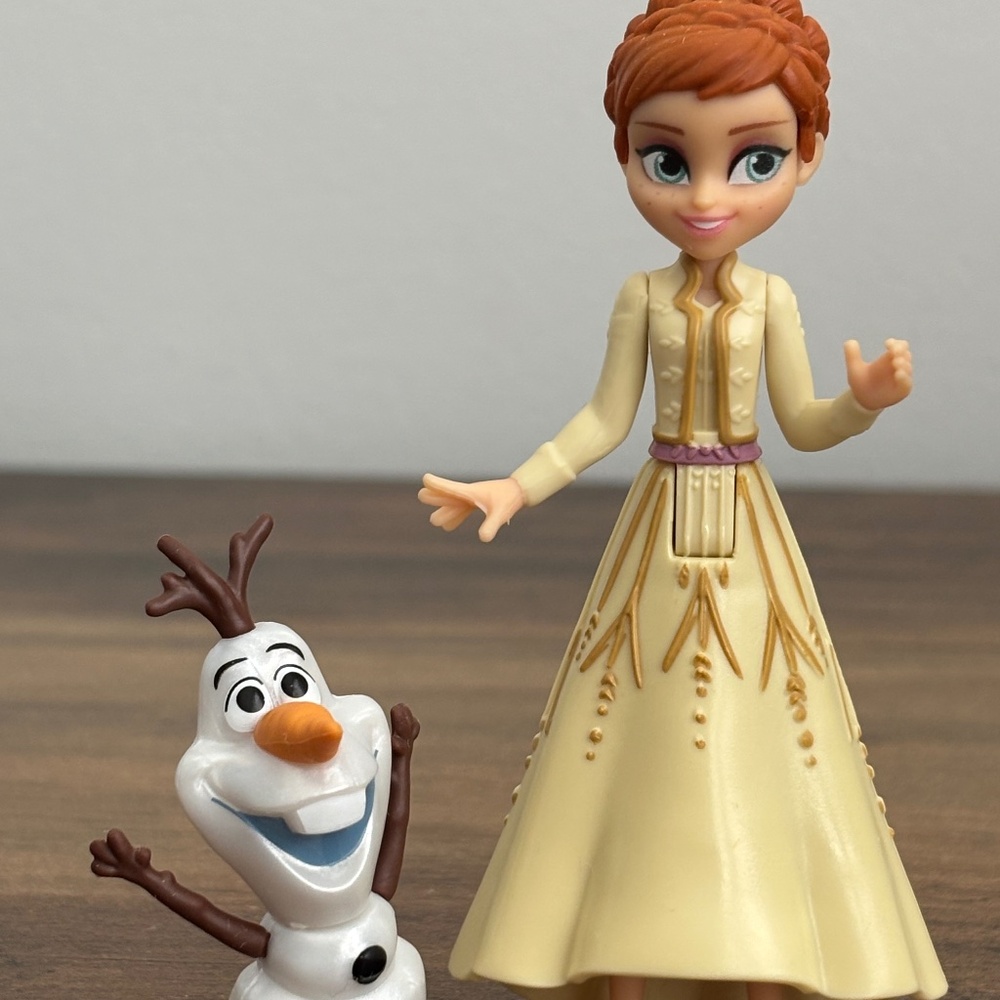 DISNEY Frozen 2 ANNA & OLAF Adventure Toy Figures 2018 Yellow Dress Cake Topper